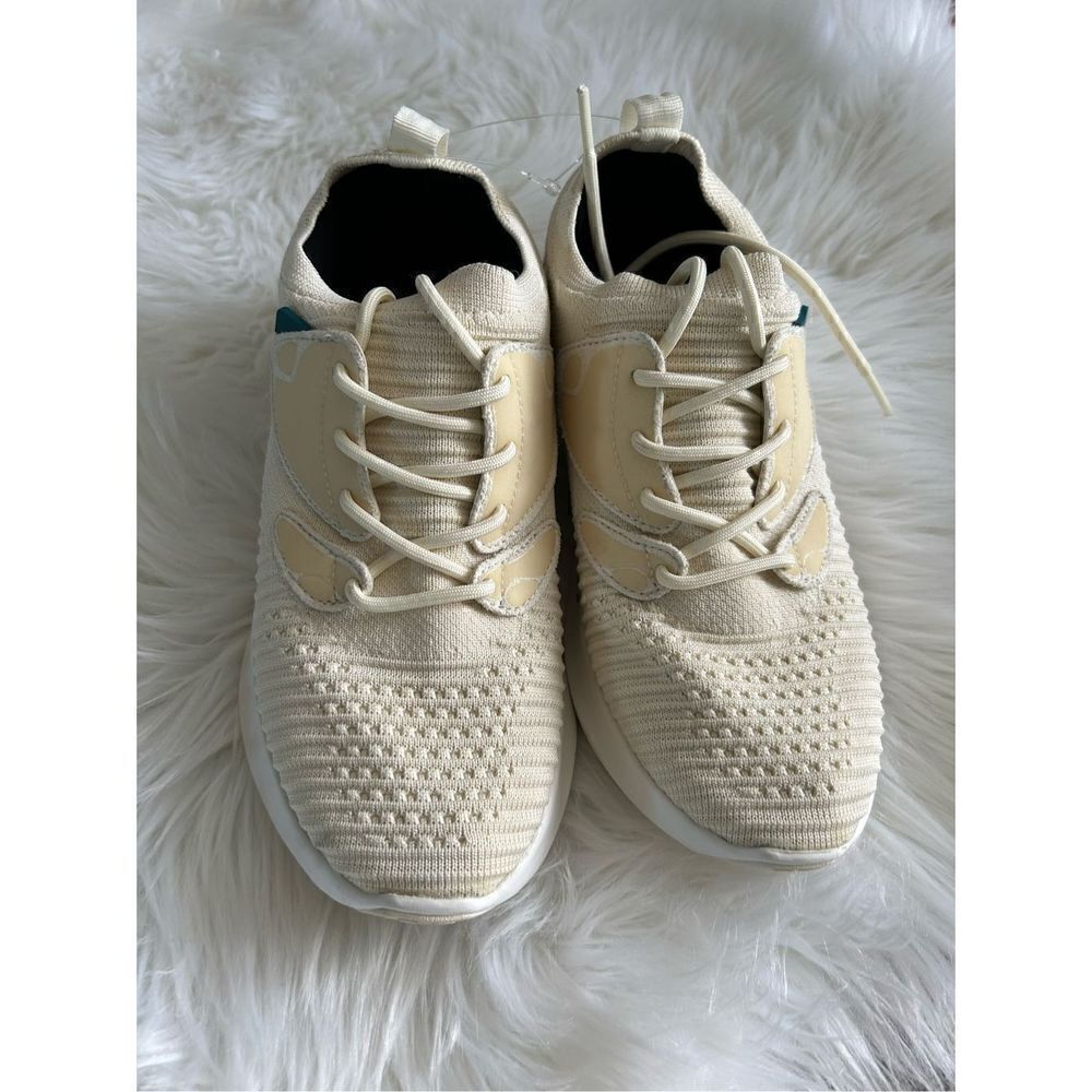 Vessi Everyday Move Waterproof Runners size w6 cream color women’s size 6